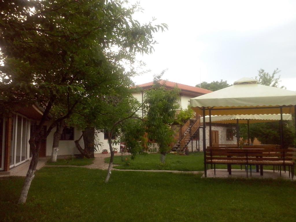 Guest House Friends Emen Exterior foto